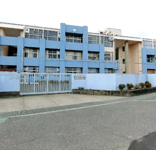 ⽻曳野市⽴埴⽣幼稚園 (はびきの埴⽣学園と同⼀敷地内）